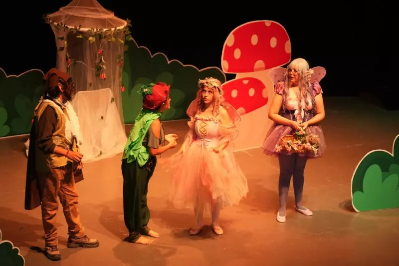 Despliegan estudiantes de la UAT su talento en obra teatral