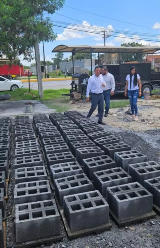 Transforma ITAVU viviendas con bloqueras comunitarias en Díaz Ordaz y Tula